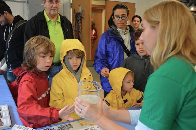 In the Rock Mechanics Lab, Heather Savage helps young Open House visitors explore some of the properties of rocks. (Kim Martineau)