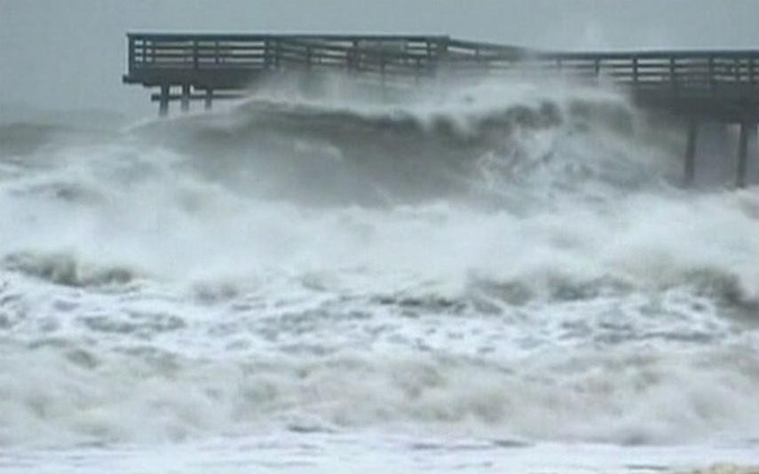 Large waves strike a pier in North Carolina ahead of Hurricane Arthur in 2014. Photo: Faye Mozingo via Flickr CC large waves from hurricanes