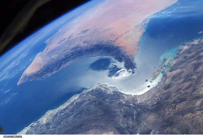 09_OmanShuttle020803